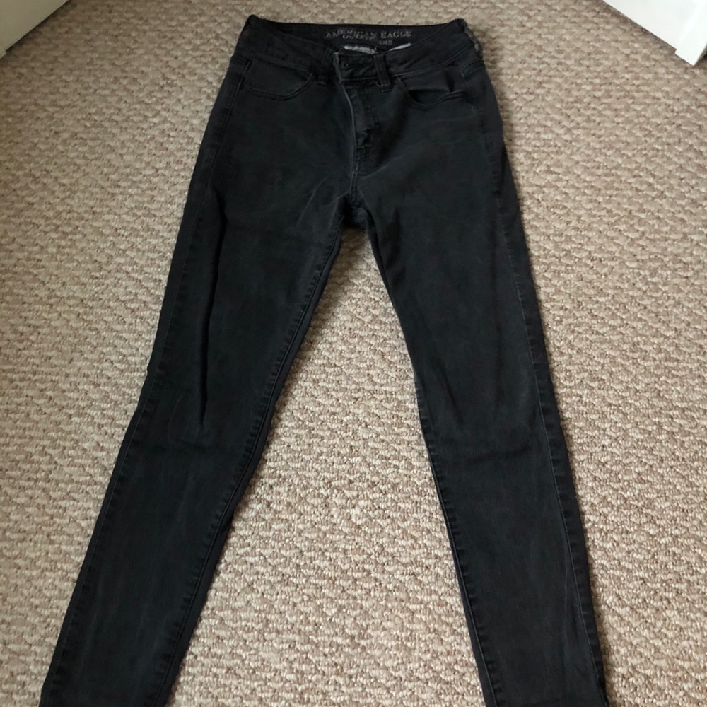 Black American Eagle jeggings.